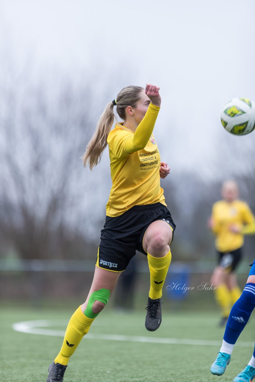 Bild 344 - F SSC Hagen Ahrensburg - SV Frisia Risum-Lindholm : Ergebnis: 1:2